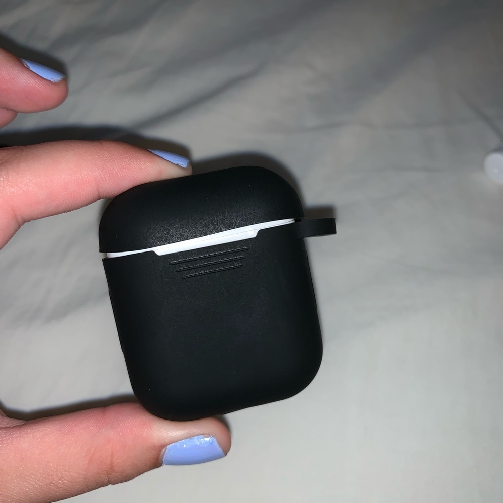 Black silicone airpods case